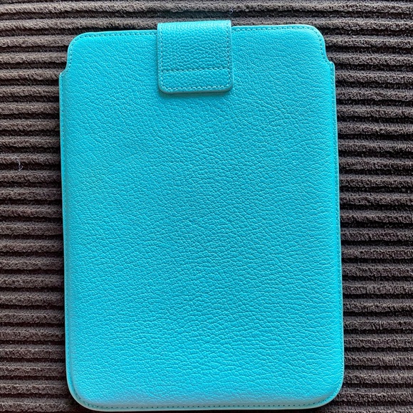 Tiffany and co. Eggshell blue Pebbled leather iPad mini case, barely used - Picture 2 of 5